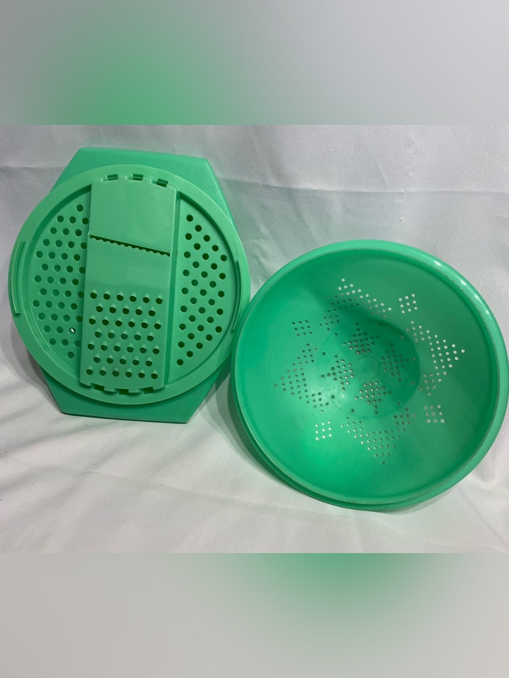VINTAGE Tupperware Jadite Cheese grater & bowl (excellent cond) plus Strainer (m
